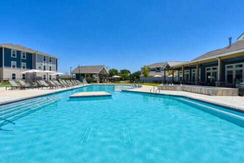 Looking for an apartment in Boerne, TX? Estraya Boerne offers an incredible deal—live up to 1 month free! Get 2 hours free movers with me!