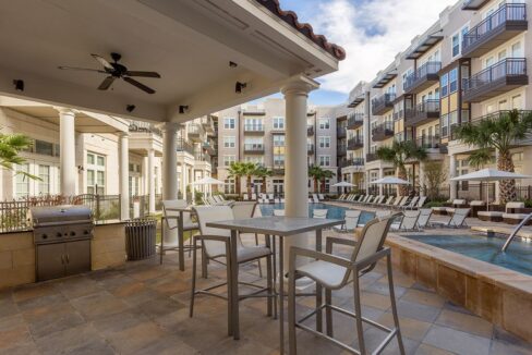 Looking for luxury apartments near La Cantera and The Rim? Check out The Residences at La Cantera! They’re currently offering 6 weeks free!