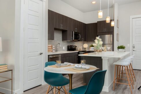 Looking for a new apartment or townhome near Loop 1604? Discover The Standard at Legacy! Sign a 12-15 month lease and get a $500 rent credit.