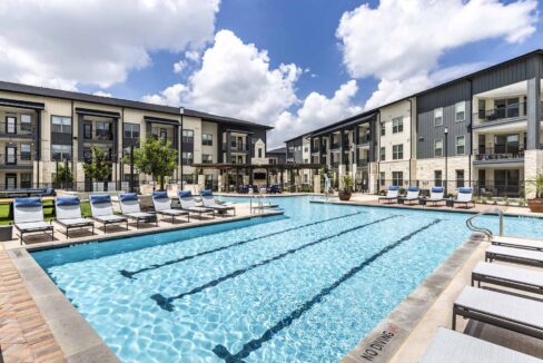 Looking for luxury apartments on Wurzbach? Caroline at Longhorn Quarry is offering 2 weeks free plus you can get 2 hours free movers with me!