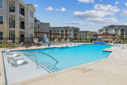 Looking for apartments in Converse, TX? Paloma Luxury apartments is offering 8 weeks free plus get a gift card or free movers with me!