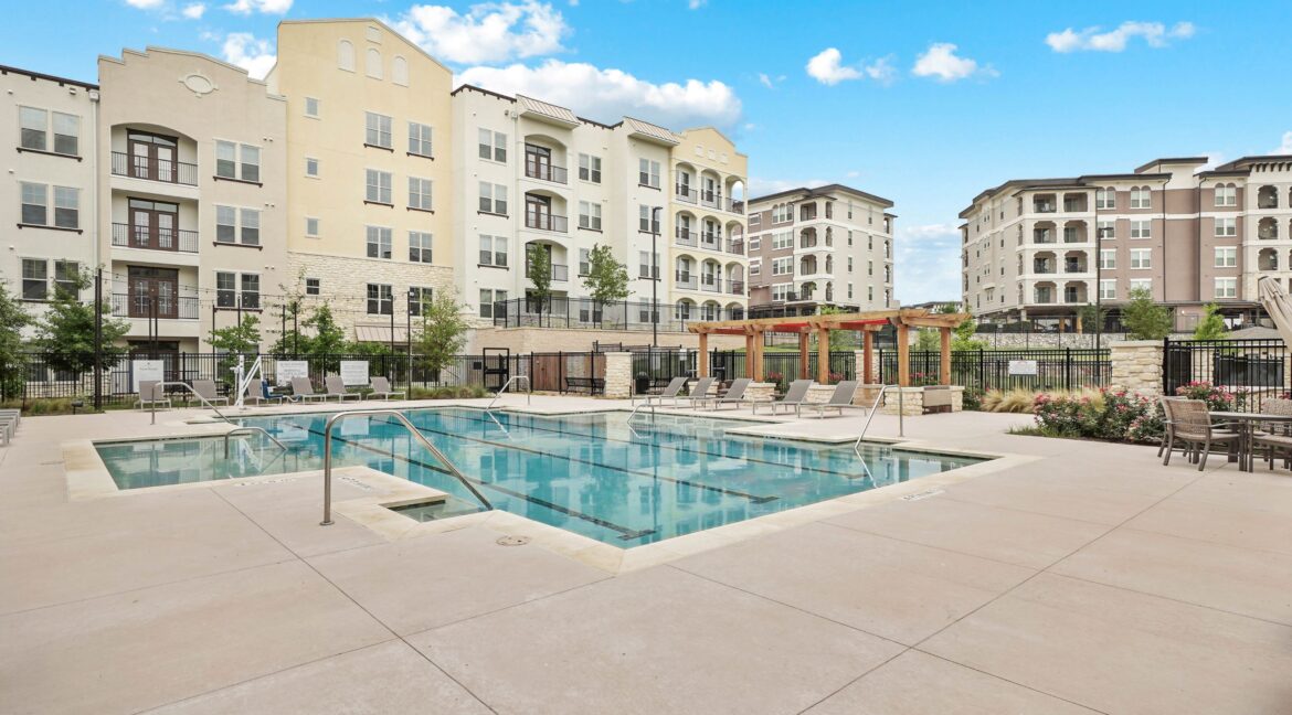 Searching for TPC Parkway apartments in San Antonio? Dolce Vita at Cibolo Canyons is offering an amazing deal: up to 1 month FREE!